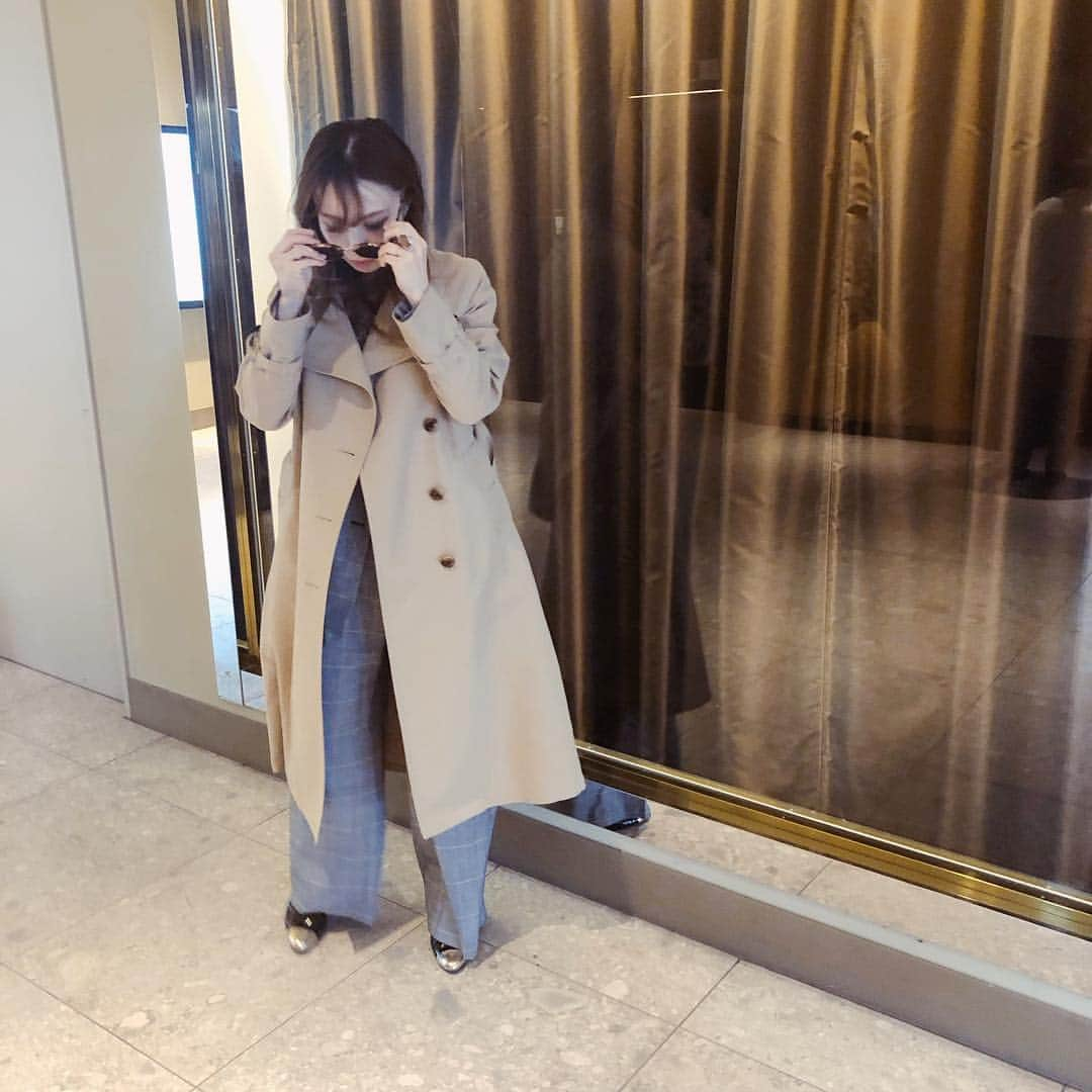 澤辺美香さんのインスタグラム写真 - (澤辺美香Instagram)「トレンチコートの🧥季節になってきましたね❤️ 張り感、しなやかさ、軽さ、長さパーフェクト💯  @plst_official とダニエルシャーマンの別注♡  良きです！！ #plst#トレンチコート #トレンチコートコーデ #私服#私服コーデ#グランフロント大阪 #グランフロント」2月26日 21時21分 - mikasawabe