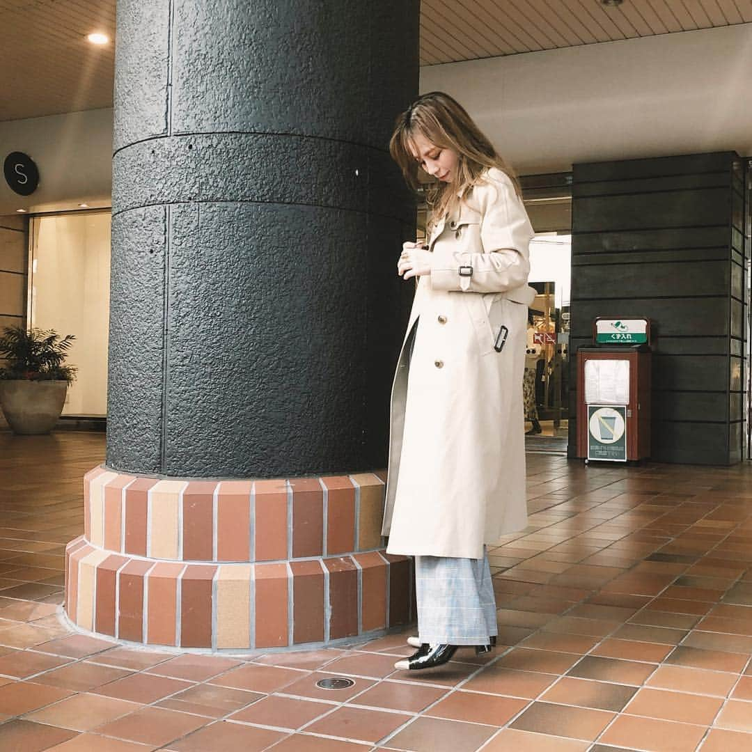 澤辺美香さんのインスタグラム写真 - (澤辺美香Instagram)「トレンチコートの🧥季節になってきましたね❤️ 張り感、しなやかさ、軽さ、長さパーフェクト💯  @plst_official とダニエルシャーマンの別注♡  良きです！！ #plst#トレンチコート #トレンチコートコーデ #私服#私服コーデ#グランフロント大阪 #グランフロント」2月26日 21時21分 - mikasawabe