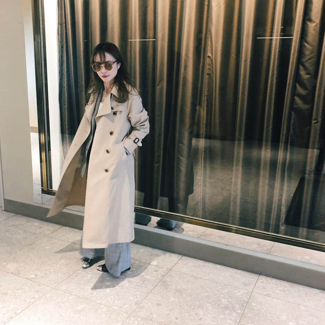 澤辺美香さんのインスタグラム写真 - (澤辺美香Instagram)「トレンチコートの🧥季節になってきましたね❤️ 張り感、しなやかさ、軽さ、長さパーフェクト💯  @plst_official とダニエルシャーマンの別注♡  良きです！！ #plst#トレンチコート #トレンチコートコーデ #私服#私服コーデ#グランフロント大阪 #グランフロント」2月26日 21時21分 - mikasawabe