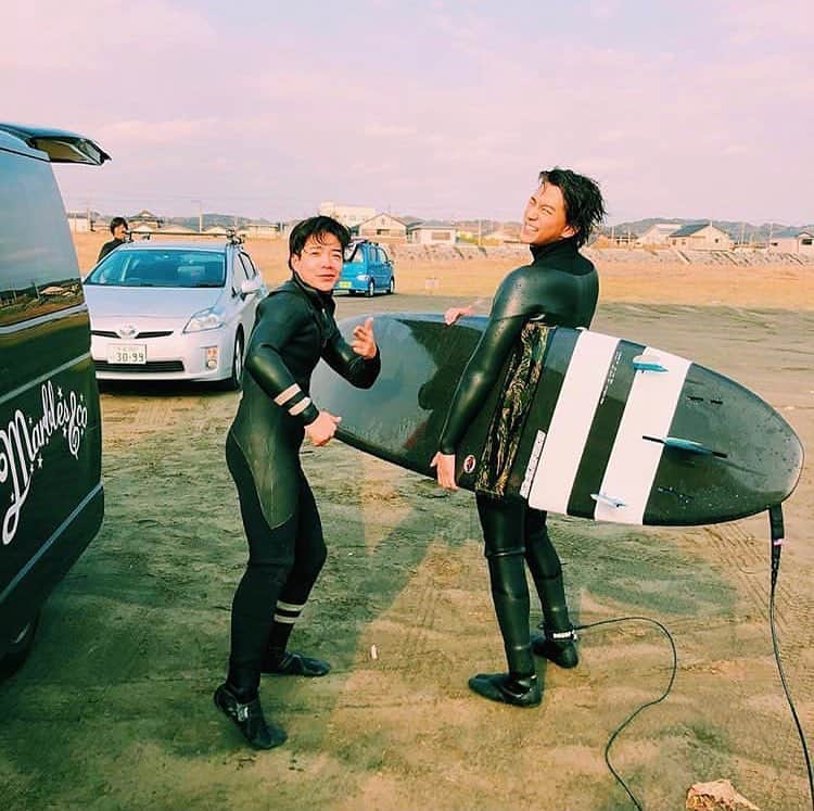 三浦翔平さん大好きのインスタグラム：「眠気なんて吹っ飛ぶほどのイケメン。 最高ですね🤤 こんなかっこいい人そこら辺に転がってないかしら🤔💭 #三浦翔平#翔平さん#surfing#surf#サーフィン#代官山#daikanyama#東京#Tokyo」