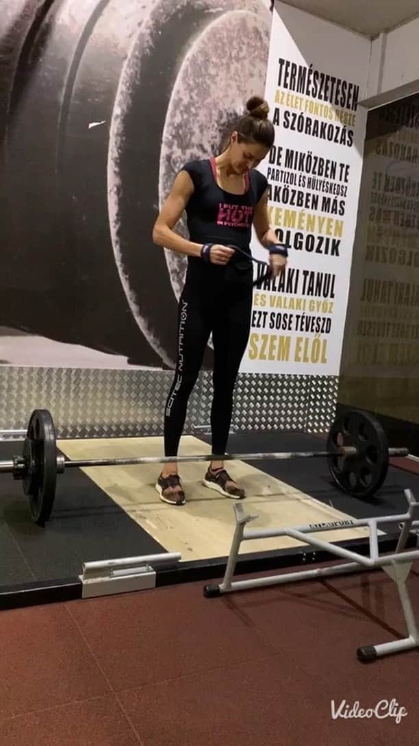 ズザンナ・ヤカボスのインスタグラム：「2019.febr.26.」
