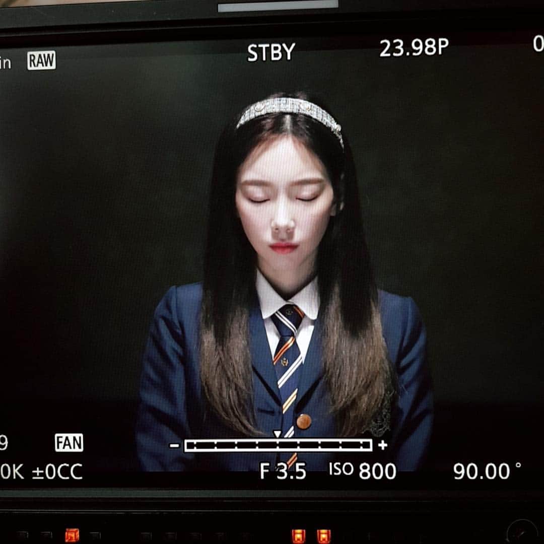 テヨン さんのインスタグラム写真 - (テヨン Instagram)「다음콘? 쓱콘은 이번이 마지막이다. 예매는 실전이야 믿었던 와이파이도 확인하고 또 확인해 #태연콘서트 #앵콜콘서트」2月26日 22時44分 - taeyeon_ss