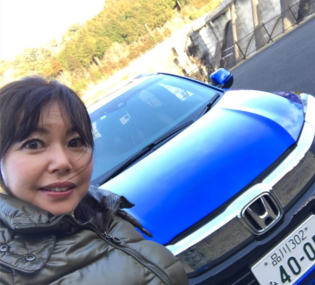 竹岡圭さんのインスタグラム写真 - (竹岡圭Instagram)「「ホンダヴェゼルツーリングホンダセンシング」長い名前ですが、ヴェゼルのターボモデルに乗りましたー🤗 スタッドレスタイヤが装着されていたので、そのまま雪山に出掛けたくなりました（笑）。ブラウンのインテリアが、なかなかです😃」2月27日 1時22分 - kei_takeoka