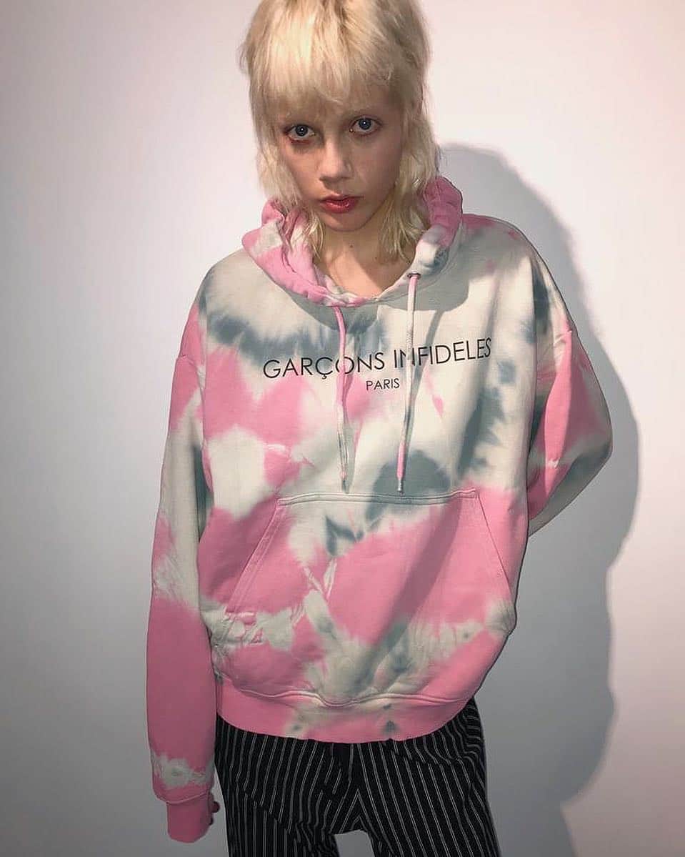 マリヤン・ジョンクマンのインスタグラム：「GARCONS INFIDELES🧸🎀🧸🎀 je t'aime beaucoup mon frère @adrienalbou @garconsinfideles」