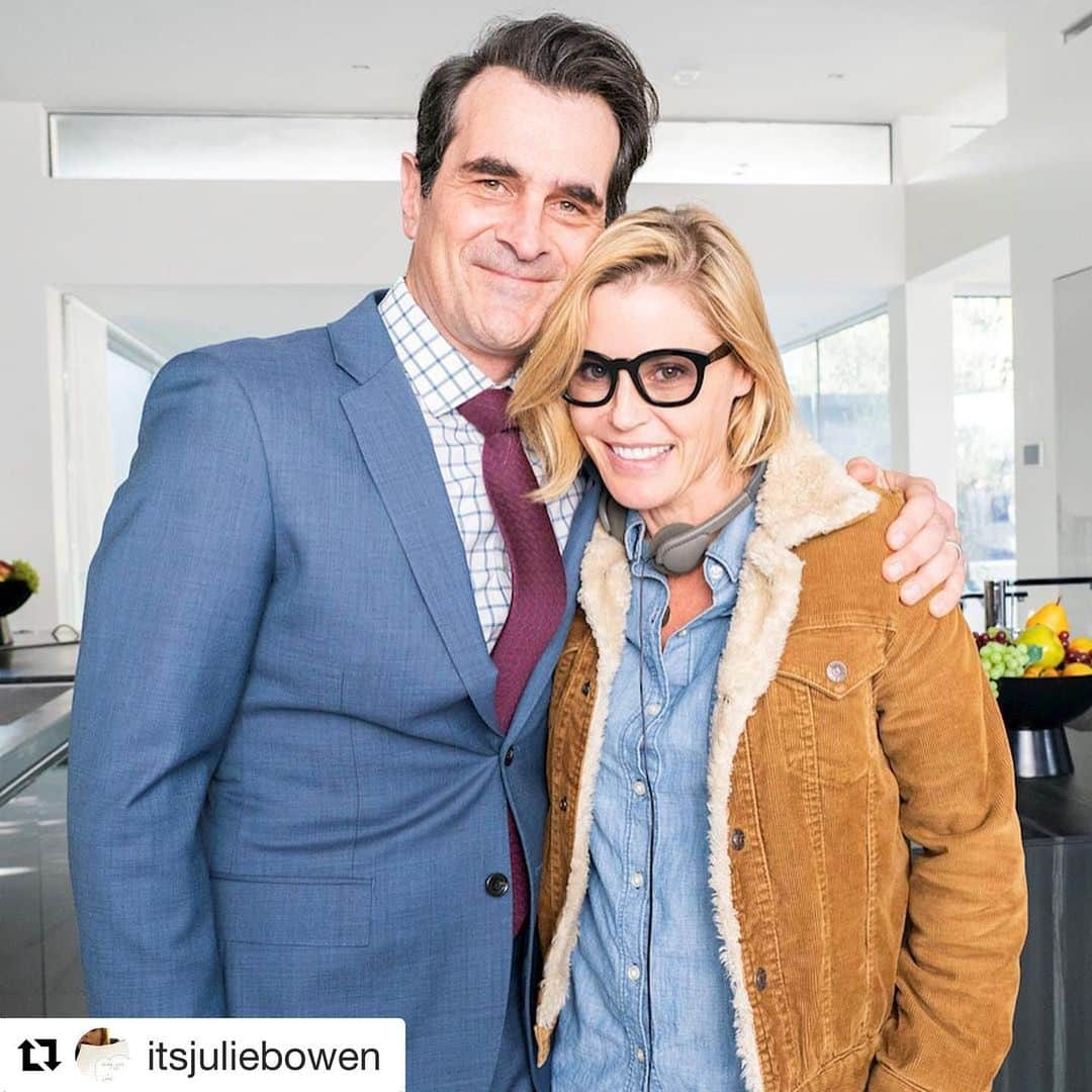 ソフィア・ベルガラさんのインスタグラム写真 - (ソフィア・ベルガラInstagram)「Our new Modern Family tomorrow is directed by @itsjuliebowen 👁💪💪💪👏👏👏👏😍」2月27日 2時58分 - sofiavergara