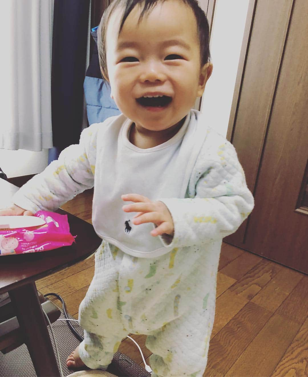 高山真実のインスタグラム：「あぁー100点満点の笑顔👶❤ 、 、 インスタで皆のコンテスト投稿みるとやっぱり戻りたい気持ちが大❗️ 、 自分がこんなに思い続ける事ってホントなかなか無いからやっぱ好きなんだなぁと再確認🙄 、 意外と離れたていったら、もうコンテストはいいかって感じるのかと思ったりもしたけど。。 、 、 この笑顔を守りつつ少しずつ復帰計画🏃‍♂️ やっとジムをちゃんと再開できそうだよい😆 、 、 、 #コンテスト#戻りたい気持ち#自分の人生#好きな事は大切に#復活は絶対#息子#11ヶ月#笑顔くん#赤ちゃんのいる生活 #愛しかない#ママ#マッスルママ目指す」