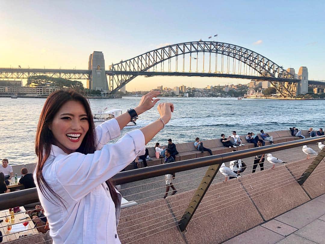 MIKAさんのインスタグラム写真 - (MIKAInstagram)「💛🧡💙😇✨ . . . #Sydney #harbourbridge #australia #sunset #goodday #餌持ってないのにあげるふりして近づいてごめんね鳥さん🕊😭」2月27日 8時16分 - cjd_mika