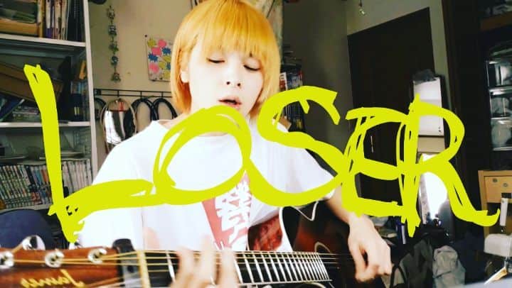 小林私のインスタグラム：「ハァ...ハァ...配偶者？  LOSER/米津玄師 cover  リクエストに応えるの2回目なんですけど2回とも米津だな インスタで米津ばっか歌ってるんだけど1st2ndアルバムしか買ってないんだよな、FlamingoだけGooglePlayMusicで買いました  MusicFMはクソ  Tシャツはたいぼくさんのだよ かわゆ～！💕 #LOSER #米津玄師 #guitar #cover #sing #song #敗北者 #たいぼく #たいぼく🌳 #聴いてないのにいいねするなよ業者👎  https://youtu.be/rIhtq5HQx-Y」