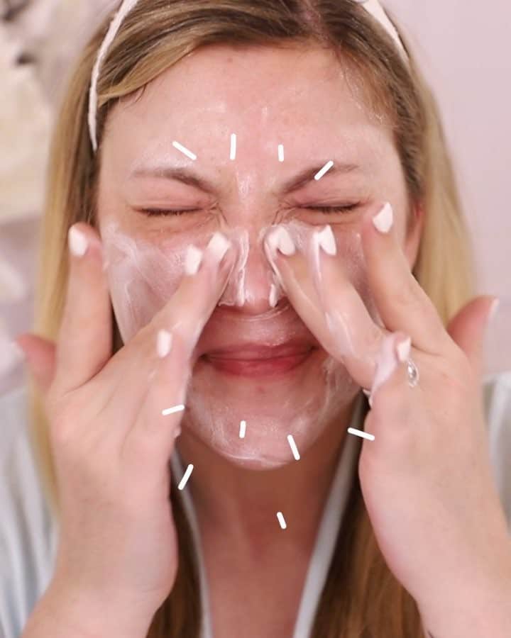 のインスタグラム：「Why are Instagram beauty videos my new FAVORITE THINGG?! I love the snappiness of doing them on this platform. Leave it to me to be all "I'm over YouTube beauty videos” and then jump into another love… BTW this is my current before makeup morning routine 😉 -  @origins Dr. Andrew Weil Mega-Bright Skin Illuminating Cleanser @foreo Luna Mini @pixibeauty Glow Tonic @bobbibrown Extra Eye Repair Cream @diormakeup Lip Glow @beccacosmetics Skin Love Glow Elixir @glowrecipe Watermelon Glow Moisturizer -  #makeupvideoss #makeuptutorialsx0x #makegirlz #dailygirlsfeed #glamvids #make4glam #makeuplover #makeupjunkie #slave2beauty #makeupvideos #hairmakeupdiary #wakeupandmakeup #ellefowler」