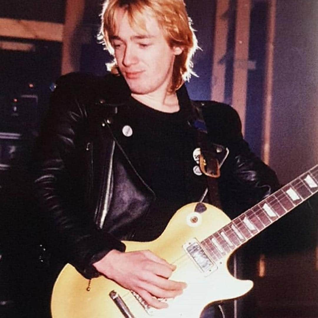 エイドリアン・スミスさんのインスタグラム写真 - (エイドリアン・スミスInstagram)「happy birthday Adrian, you are the best! 🎸🎶 #adriansmith #ironmaiden #happybirthday  @anais.fuentxs」2月27日 12時24分 - _adriansmith