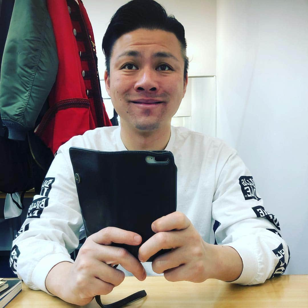 奥田修二さんのインスタグラム写真 - (奥田修二Instagram)「ヒゲの処理でゴリラクリニックさんにお世話になりました！  2週間くらいでヒゲがポロポロ落ちていくんよなぁ。。 あれがめっちゃ気持ちいいんよなぁ。。 その未来を想像したらニヤケが止まりません。。 #ヒゲ脱毛 #ゴリラクリニック #ゴリラクリニック大阪心斎橋院 #看護師さんが綺麗で #いつもちょっとイキってしまう #学生時代モテなかった男のサガ #モテなかった学生時代を #ヒゲ抜いてとりもどすんだ #とりもどすんだ。。」2月27日 12時24分 - gakutensoku_okuda_official