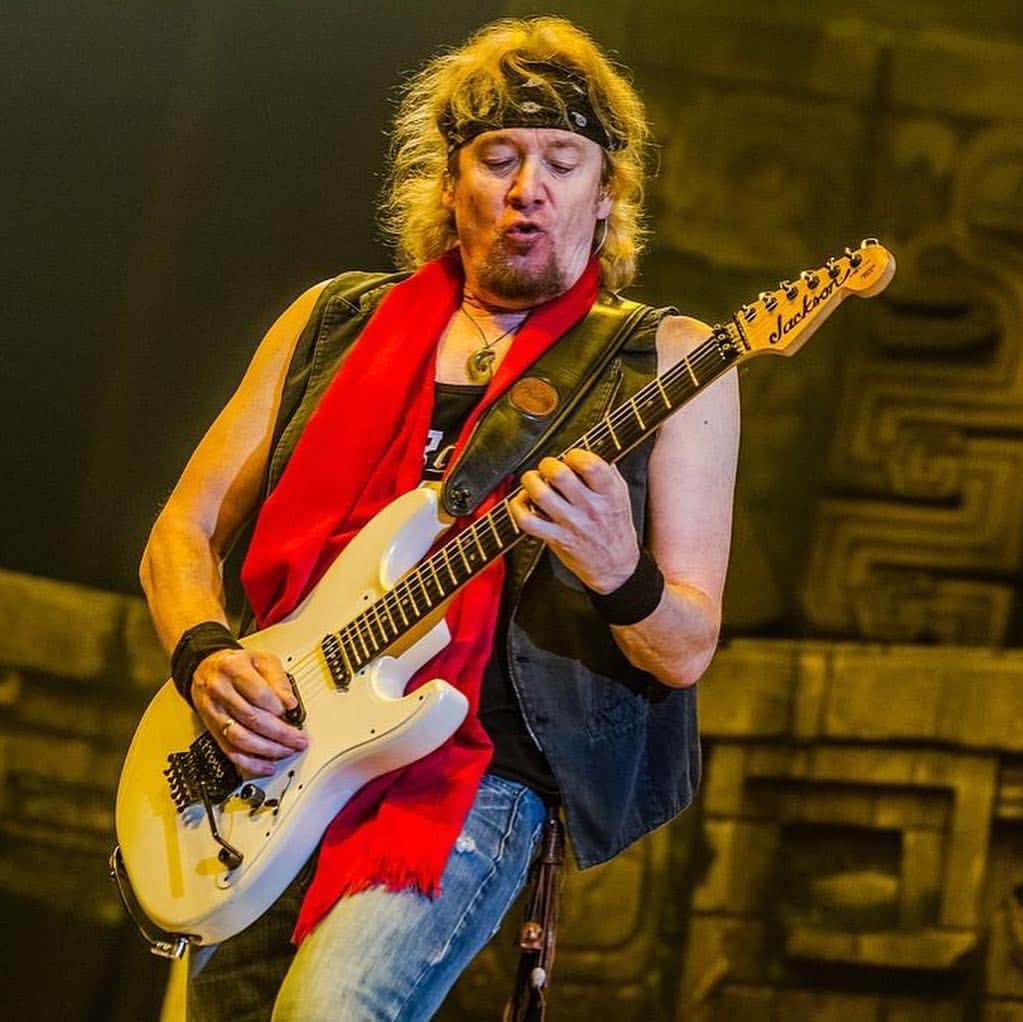 エイドリアン・スミスのインスタグラム：「happy birthday Adrian, you are the best! 🎸🎶 #adriansmith #ironmaiden #happybirthday  @anais.fuentxs」