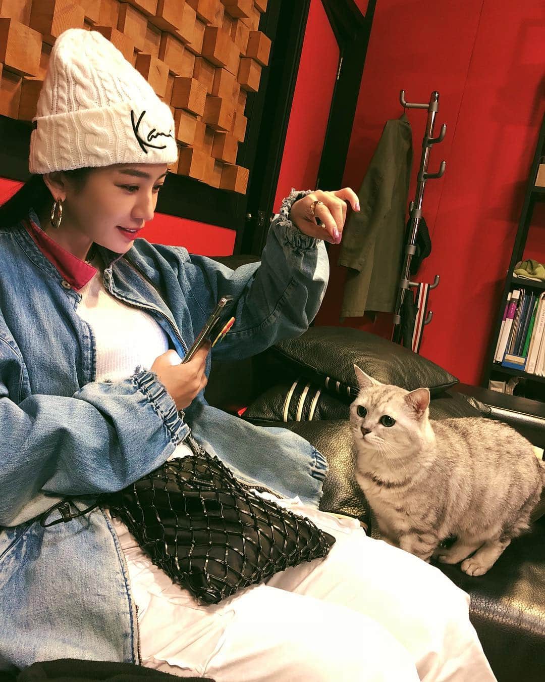 のインスタグラム：「냥이 뭐한다냥~🐱💕 かわいすぎるよぉー😭💕💕 #냥스타그램」