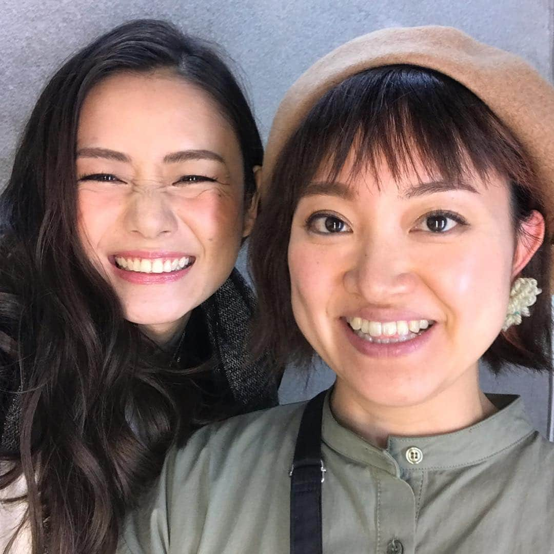 片山萌美さんのインスタグラム写真 - (片山萌美Instagram)「何年も前からお世話になってる ヘアメイクの渡辺さん！ 渡辺さんの嬉しい報告も聞けて 幸せです。  #宣材写真 #撮影 #ヘアメイク」2月28日 0時11分 - moet_mi