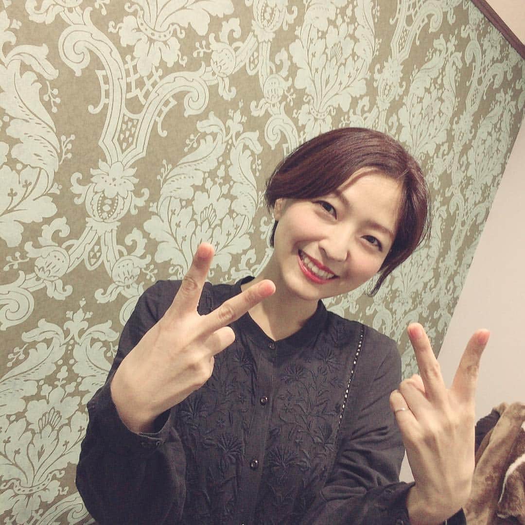 平田裕香のインスタグラム：「2019年。  髪を切りました。 ここまで短いのは中学生のとき以来。な気がする。たぶん。 だけどなんだかとても、しっくりきている。気がする。  髪が結わけないのが歯がゆくなるときもあるけれど、きっとそのうち慣れるでしょう。  #ショートカット #毛量多め」