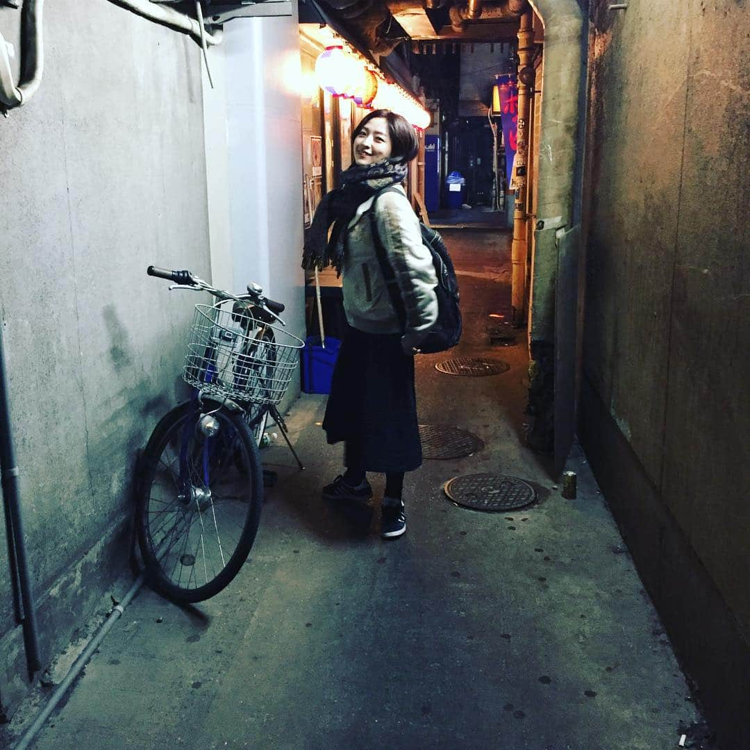 平田裕香さんのインスタグラム写真 - (平田裕香Instagram)「有楽町駅近くのこみち。 もつ焼き屋さんへ続く道。  #有楽町 #裏道」2月27日 15時36分 - hirata_yukaco