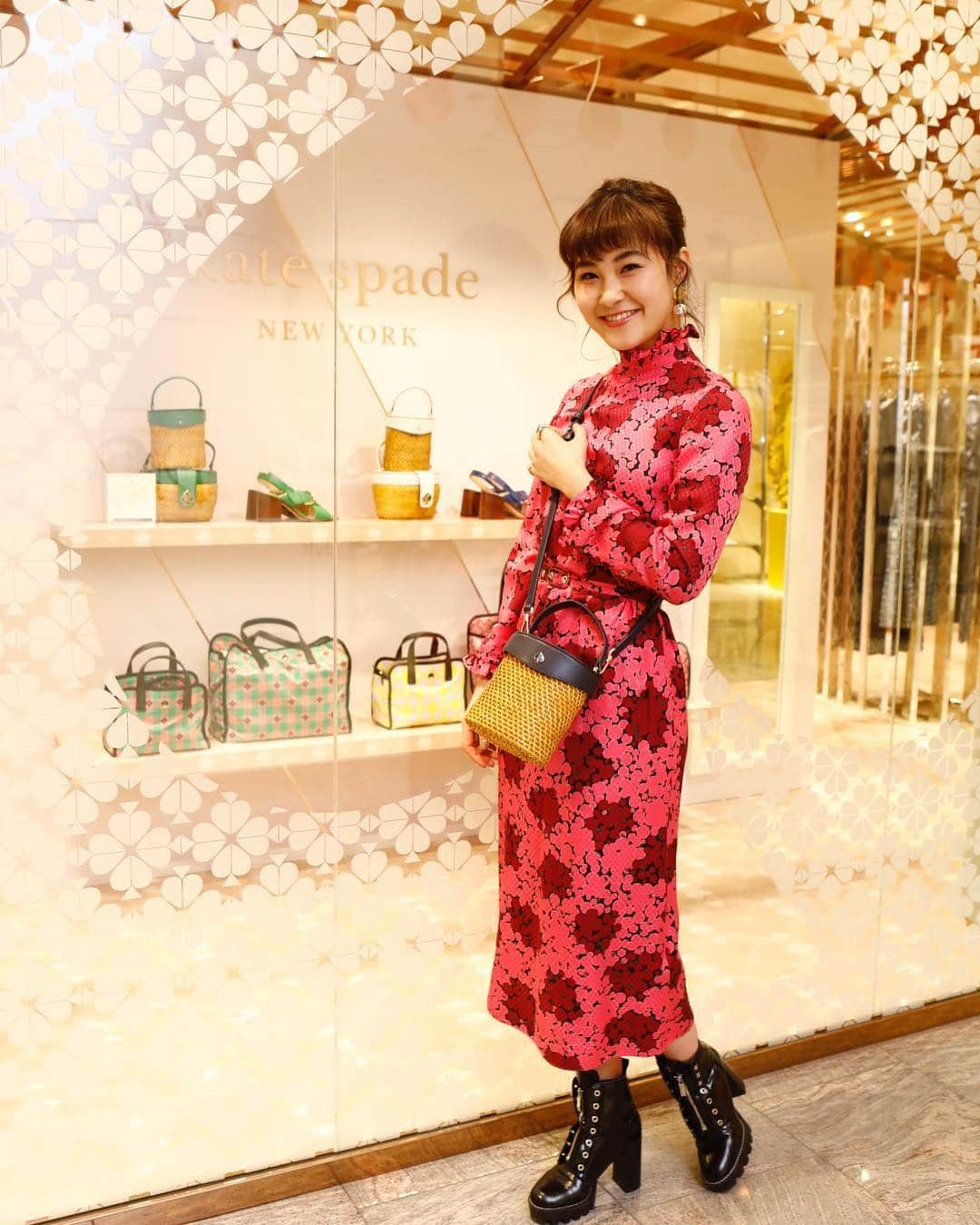 村上佳菜子さんのインスタグラム写真 - (村上佳菜子Instagram)「. . . Kate spade 今日2月27日から3月5日まで 伊勢丹新宿店2FでPOPUPストア 開催中🤤❤️ お花のプレゼントも💐💓 . ほんっとに可愛いお洋服やバッグや 靴、アクセサリーが揃っていて 見てたらヨダレでちゃう🤤🤤 . 是非みなさんも行ってみてね😊🌸 . . #ケイトスペード  #ケイトスペードニューヨーク  #katespade  @katespadejapan」2月27日 15時54分 - kanako_m_official