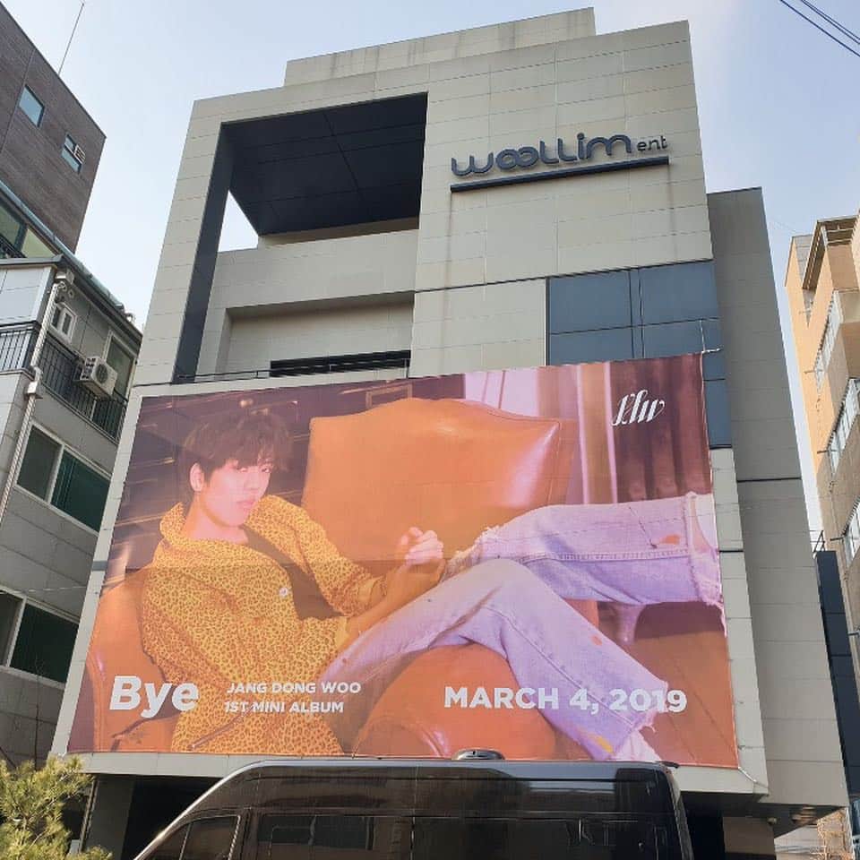 のインスタグラム：「이 멋진 생각과 ! 힘찬 느낌과 ~.~ 그걸 지켜보는 세비닄ㅋㅋ 라이브하다 눈마주치고 빵터지나여 오찌 이쁜것 ~ 팡팡! 인스피릿도 팡팡 !」