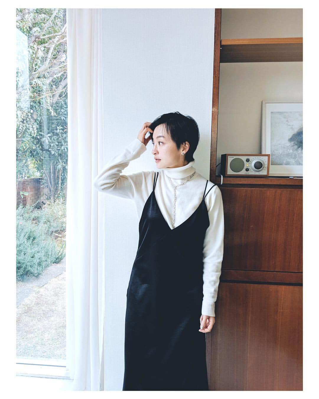 高山都さんのインスタグラム写真 - (高山都Instagram)「チェーンは前にもってきても素敵。  今日の私服。 撮影終わりのマニッシュなヘアによく似合った。 #都ふく Knit→ @uniqlo  one-piece→ @1er_arrondissement  necklace → @blanciris_official」2月27日 16時38分 - miyare38