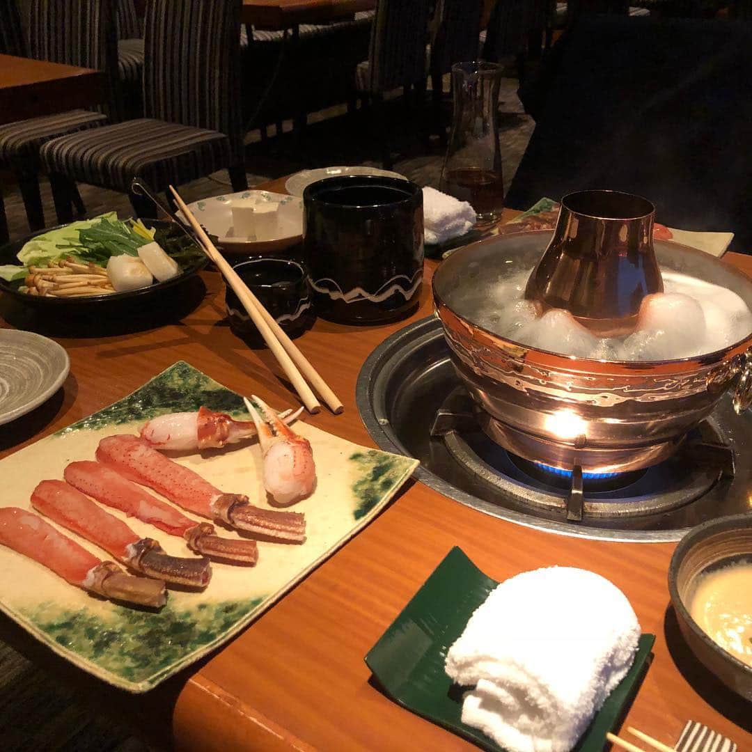 大島薫さんのインスタグラム写真 - (大島薫Instagram)「昨日は好きな子とカニ食べに行ってきた！ 「全部カニだあ。カニになっちゃいそう」って言っててかわいかった。 #crab #夜景 #nightview #japan」2月27日 16時44分 - ooshima.kaoru