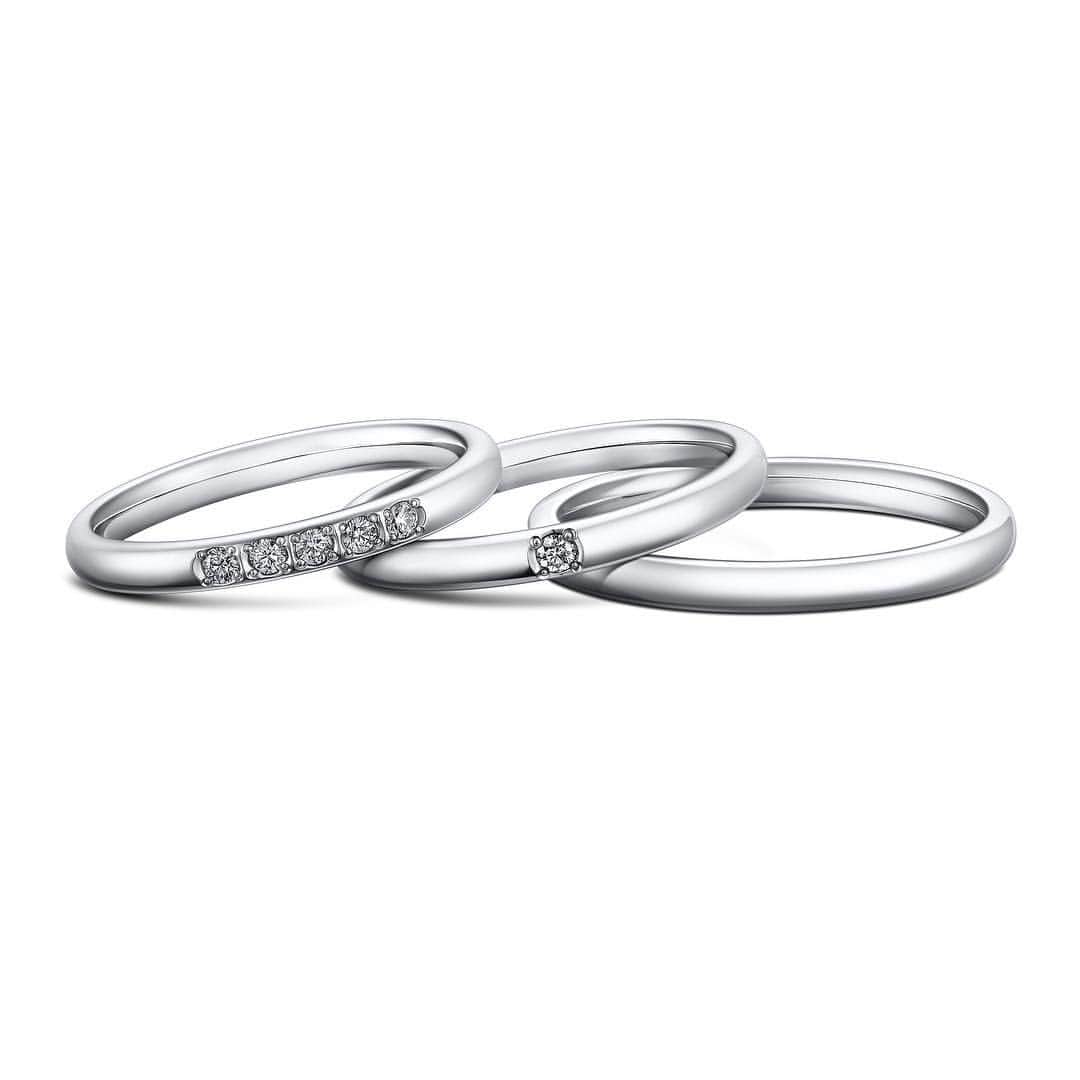 ラザール ダイヤモンド ブティック公式 | 婚約・結婚指輪さんのインスタグラム写真 - (ラザール ダイヤモンド ブティック公式 | 婚約・結婚指輪Instagram)「・ .★.プラチナの魅力を余すところなく表現する、ラザールダイヤモンドのデザイン力.★. ・ ブライダルリングの素材として人気のプラチナ。いつまでも見ていたくなる白い輝きが特徴です。現在日本に流通しているブライダルリングの８割がプラチナとも言われる通り、ジュエリーショップに行くと必ず目にする素材です。限られた地域でしか産出されないので希少性が高く、特別感もたっぷり。何よりも変色しにくいため、ずっと身に着けていくリングとしてとても安心感があります。 ・ ★.。o○o。.☆.。o○o。.★.o○o。.☆.。o○o。.★.。o○o。 BLISS COLLECTION/ブリス コレクション それぞれの“perfect happiness”を演出します。 右：ブリス30PR5 (Carat : 0.13ct～/Price(税抜) : 165,000円) 左：ブリス30PR(Price(税抜) : 105,000円) ★.。o○o。.☆.。o○o。.★.o○o。.☆.。o○o。.★.。o○o。 ・ THE WORLD’S MOST BEAUTIFUL DIAMOND.® 商品詳細はプロフィール @lazarediamond_boutique のURLからどうぞ ・ ご予約のうえ、初来店の方に2,000円分のJCB商品券をプレゼント ・ #ラザールダイヤモンド #lazarediamond #プロポーズ #ブライダルリング #マリッジリング #エンゲージリング #エンゲージメントリング #ダイヤモンド #ダイヤモンドリング #プラチナリング #ジュエリー #ring #bridal #jewelry #結婚 #指輪 #婚約指輪 #結婚指輪 #婚約指輪選び #結婚指輪選び #指輪探し #婚約しました #結婚式準備 #2019年春婚 #2019年夏婚 #2019年秋婚 #2019年冬婚 #ネックレス #ネックレスプレゼント #アニバーサリー」2月27日 16時49分 - lazarediamond_boutique