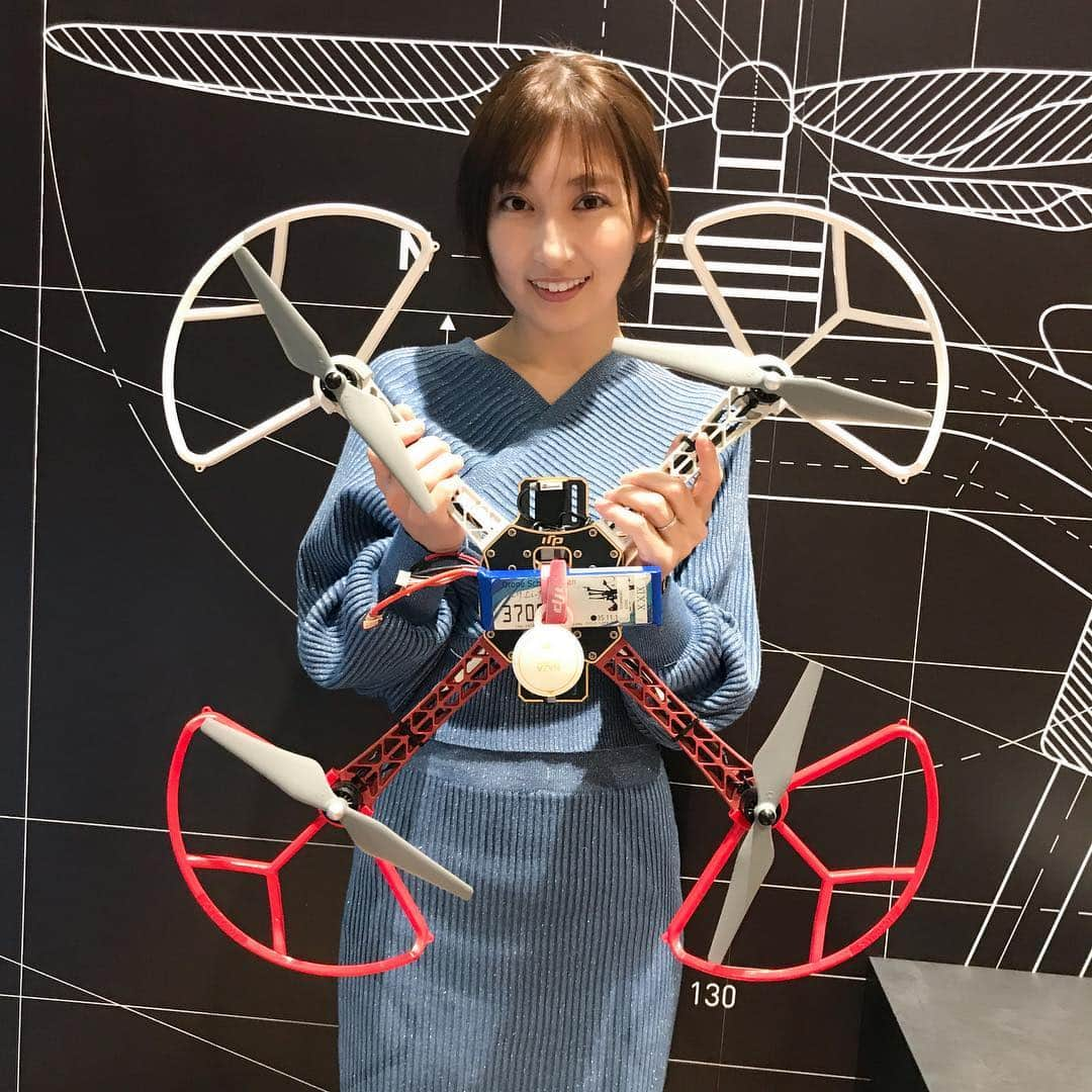 熊田曜子さんのインスタグラム写真 - (熊田曜子Instagram)「ドローン フライトコース講習を受けてきたよ🛫 この寒い時期でも室内でフライト練習が出来るから嬉しい🛩 着陸が難しくてフラフラしちゃうから もっと練習しなきゃ✈︎ #ドローン #drone #ハミングバード #ドローンスクール #ドローンスクールお台場 #ヴィーナスフォート #dsj #フライトコース #ドローンパイロット」2月27日 17時54分 - kumadayoko