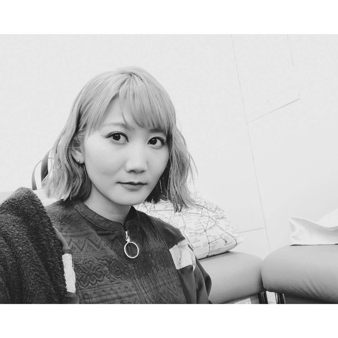 Saoriさんのインスタグラム写真 - (SaoriInstagram)「楽屋にて。 明日は大阪にいくよ〜」2月27日 18時29分 - saori_fujisaki