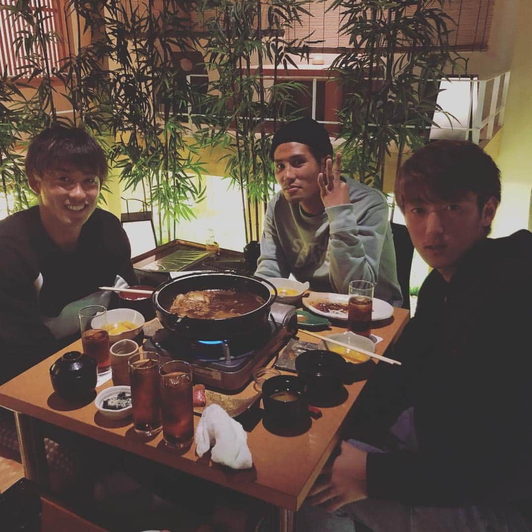 川井歩さんのインスタグラム写真 - (川井歩Instagram)「すき焼きを囲みこの世についての深い話をしばし。 美味しかった、楽しかった！  #テツ学 #たくさん #モリシ学 #無 #いつもお世話になっております」2月27日 20時55分 - s.h.ayumu8