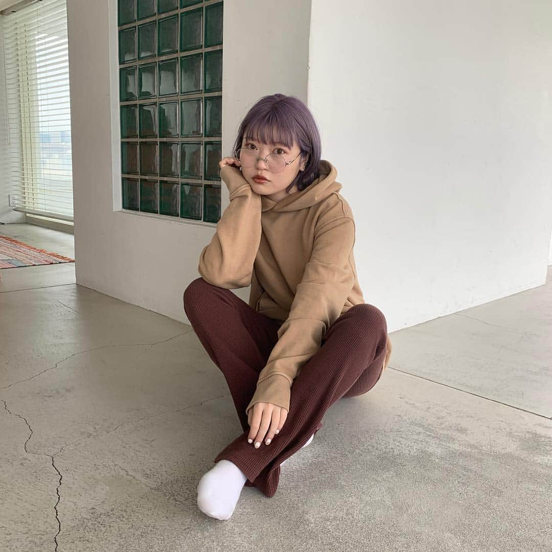 古関れんさんのインスタグラム写真 - (古関れんInstagram)「私服🧸﻿ ﻿ @gap_jp のパーカーはメンズのM﻿ 色が絶妙でかわい〜♡﻿ リブパンツは @unemansion  全部茶系のワントーン落ち着く。﻿ ﻿ #GAP﻿ #ワントーンコーデ」2月27日 20時57分 - renkoseki