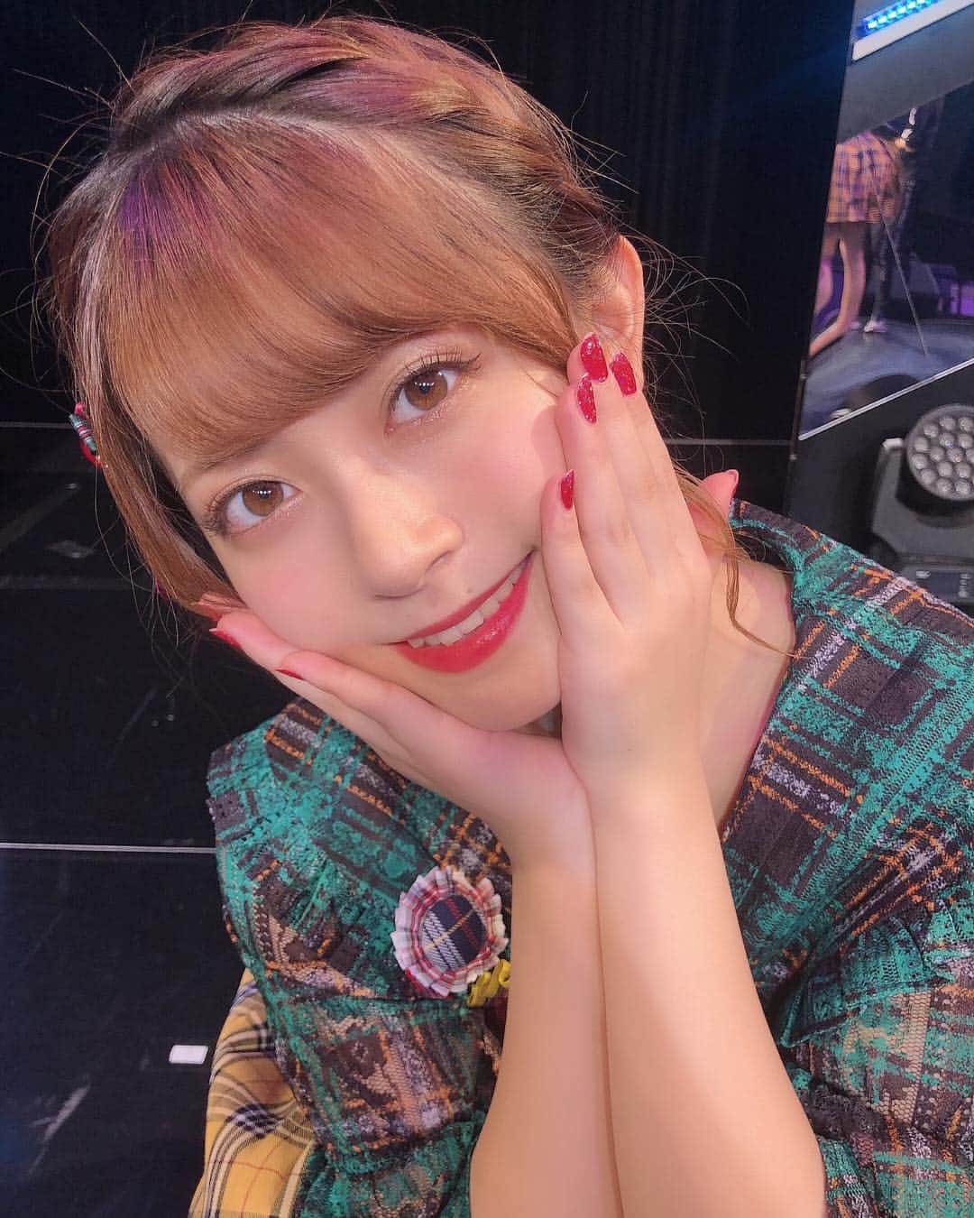 のインスタグラム：「公演2日目🥰 今日はR24での公演でした🌟 初めてソロで指原さんのソロ曲「初恋ヒルズ」を歌わせてもらいました！！ ソロコンサートに出させていただいた時に好きになった曲なんです😊 楽しかったー🥺❤」