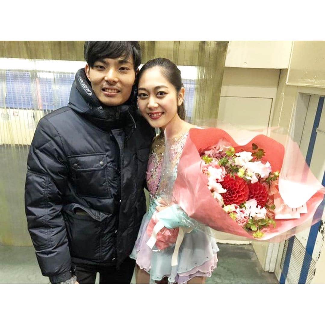 岡本麻佑のインスタグラム：「. 最後の試合、観に来てくれてありがとう！♡良かった時は一緒に喜んでくれて、ダメだった時には励ましてくれて、どんな時もいつも応援してくれました😢✨ほんとにありがとう😭素敵過ぎる花束もプレゼントもお手紙も🥺💕大好きなマカロンも😻」