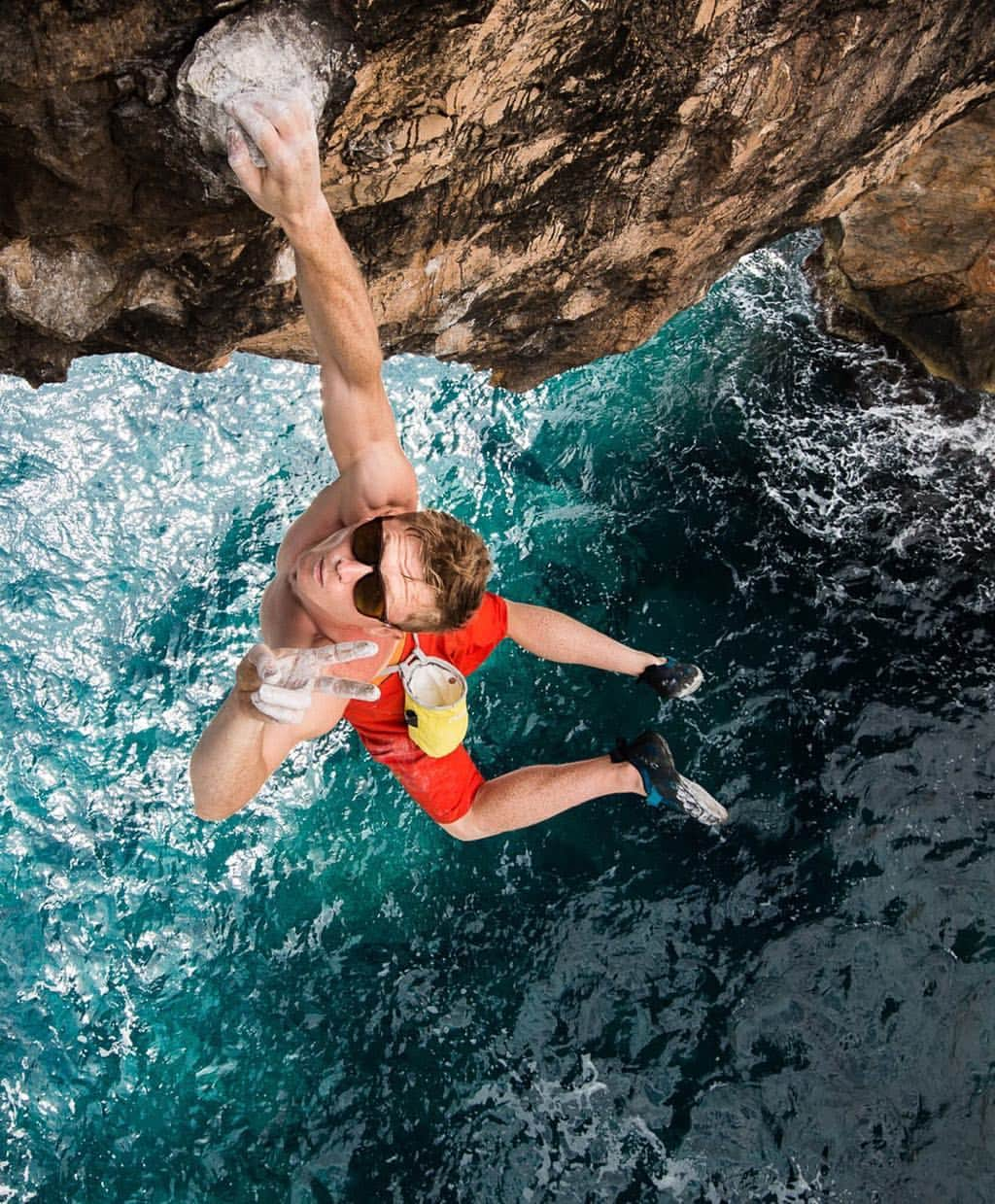 マグナス・ミトボのインスタグラム：「I think I need a vacation soon☀️ Maybe more of this?  Photo: @janvincentkleine  @norrona #welcometonature @varri_as @scarpanorge #tb」