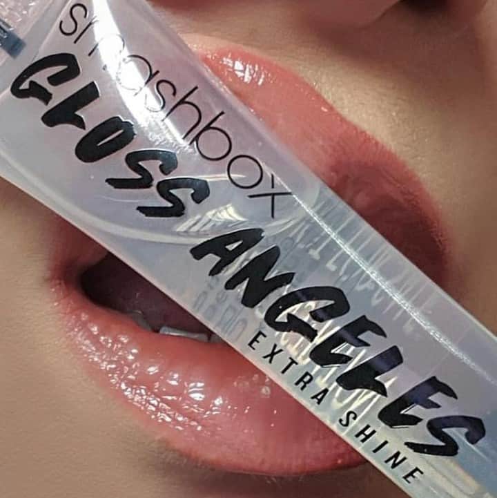 Smashboxのインスタグラム：「Gimme that gloss 👄 Our Gloss Angeles Extra Shine goes over your favorite to add instant shine. Tag us in your glossy looks to be featured. #crueltyfree ⠀⠀⠀⠀⠀⠀⠀⠀⠀ ⠀⠀⠀⠀⠀⠀⠀⠀⠀ #regram @smash_rox」