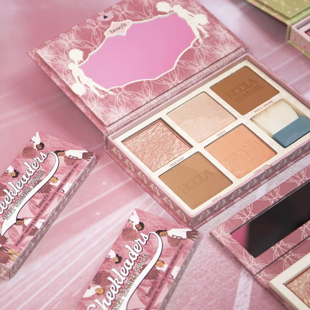 のインスタグラム：「Double tap if you're totally obsessed with our new Cheekleaders palette BRONZE squad ❤❤❤ #cheekleaders #benefit #beauty #bronzesquad. . . 📷 Image Description: Cheekleaders bronze squad palette next to its mini version」