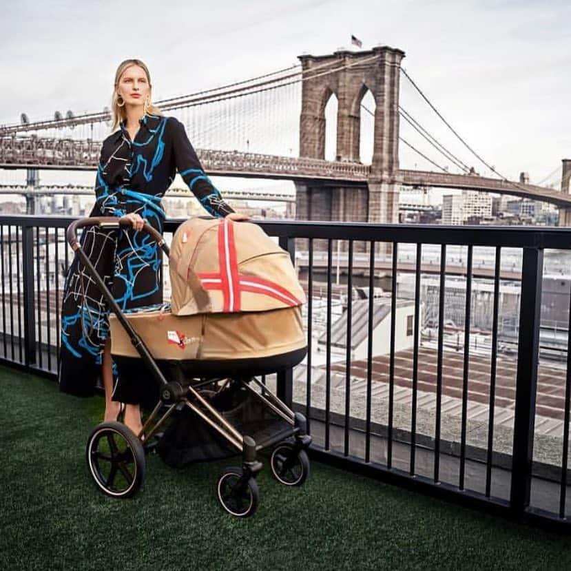 カロリナ・クルコヴァさんのインスタグラム写真 - (カロリナ・クルコヴァInstagram)「I ❤️ NY. The CYBEX Priam Lux Carry Cot is one of my favorite pieces from the #CYBEXbyKK Collection. #motherhoodthroughinstagram #momlife #dadlife #stroller #babygear #newbaby #girlmom #boymom #parenthood #family #cybex #nyc #brooklynbridge #brooklyn」3月15日 4時01分 - karolinakurkova