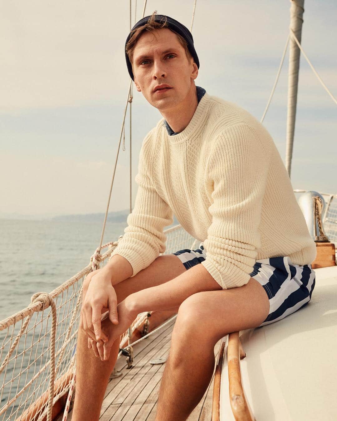 MANGOさんのインスタグラム写真 - (MANGOInstagram)「Nautical Time | Weekend classics for the adventurous soul Stripes, chinos and neutral colours make the perfect outfit for an ideal getaway. #MangoMan #Mango @mango_man」3月15日 2時29分 - mango