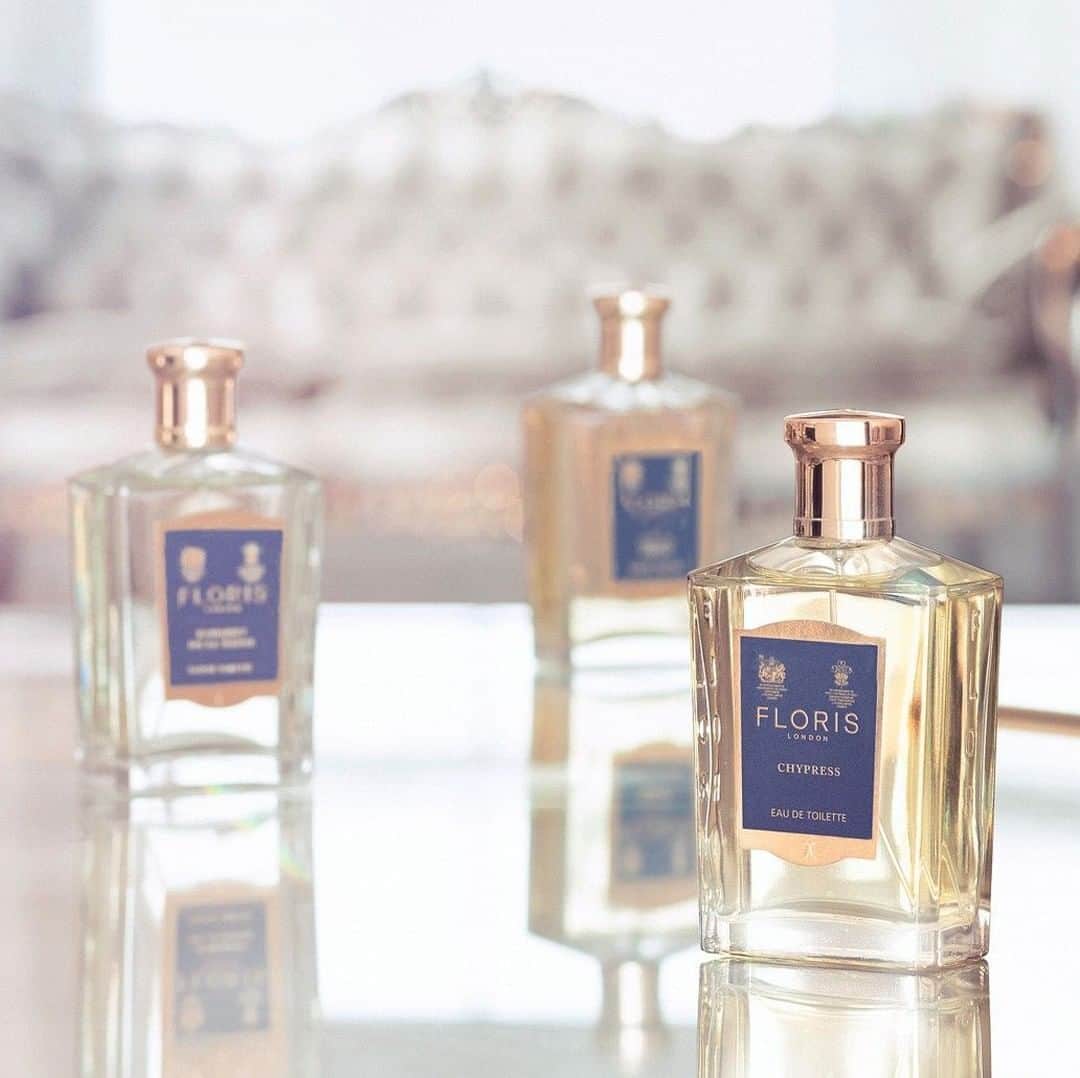 のインスタグラム：「This Mother's Day, treat her with a luxury fragrance. Shop our collection of signature scents and other gift ideas online now through the link in our bio. #FlorisLondon #MothersDay #SignatureScent #Fragrance」