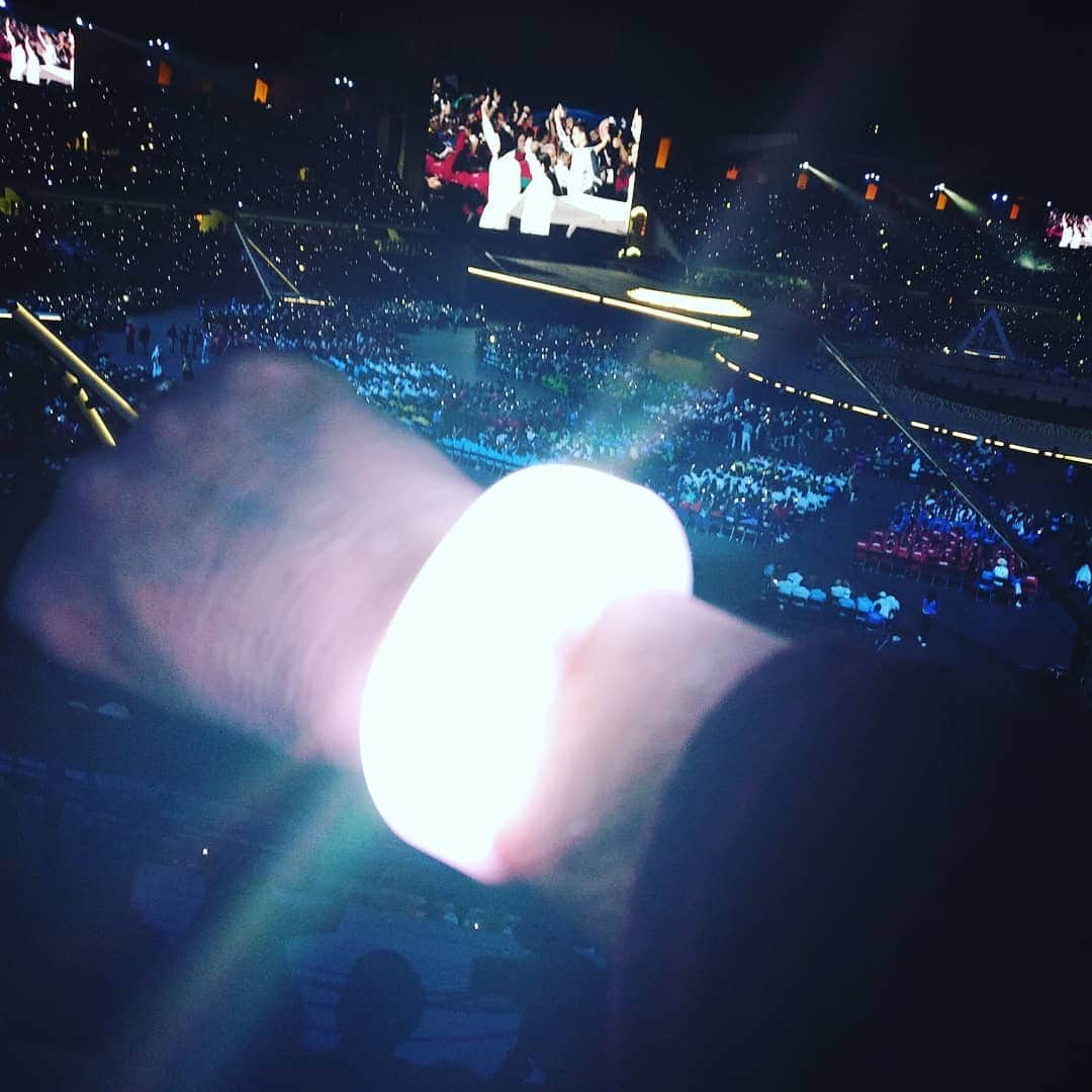 PJクォンさんのインスタグラム写真 - (PJクォンInstagram)「The cool bracelets are lighting up the stadium at #specialolympicsad #openingceremonies #meetthedtermined」3月15日 2時51分 - pjkwong