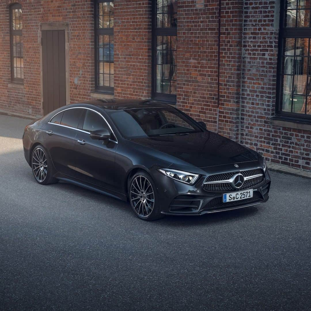 メルセデス・ベンツさんのインスタグラム写真 - (メルセデス・ベンツInstagram)「Flawless design from every perspective. 🌟 📸: @gs_gijs for #MBsocialcar [Mercedes-Benz CLS 400 d 4MATIC Coupé | Kraftstoffverbrauch kombiniert: 5,9 l/100 km | CO2- Emissionen kombiniert: 156 g/km | mb4.me/RechtlicherHinweis]  #Mercedes #MBCar #Car #Cars #Cartastic #carsofinstagram #InstaCar #MercedesCLS #CLS #MercedesBenz #CLS400d #sunset」3月15日 3時00分 - mercedesbenz