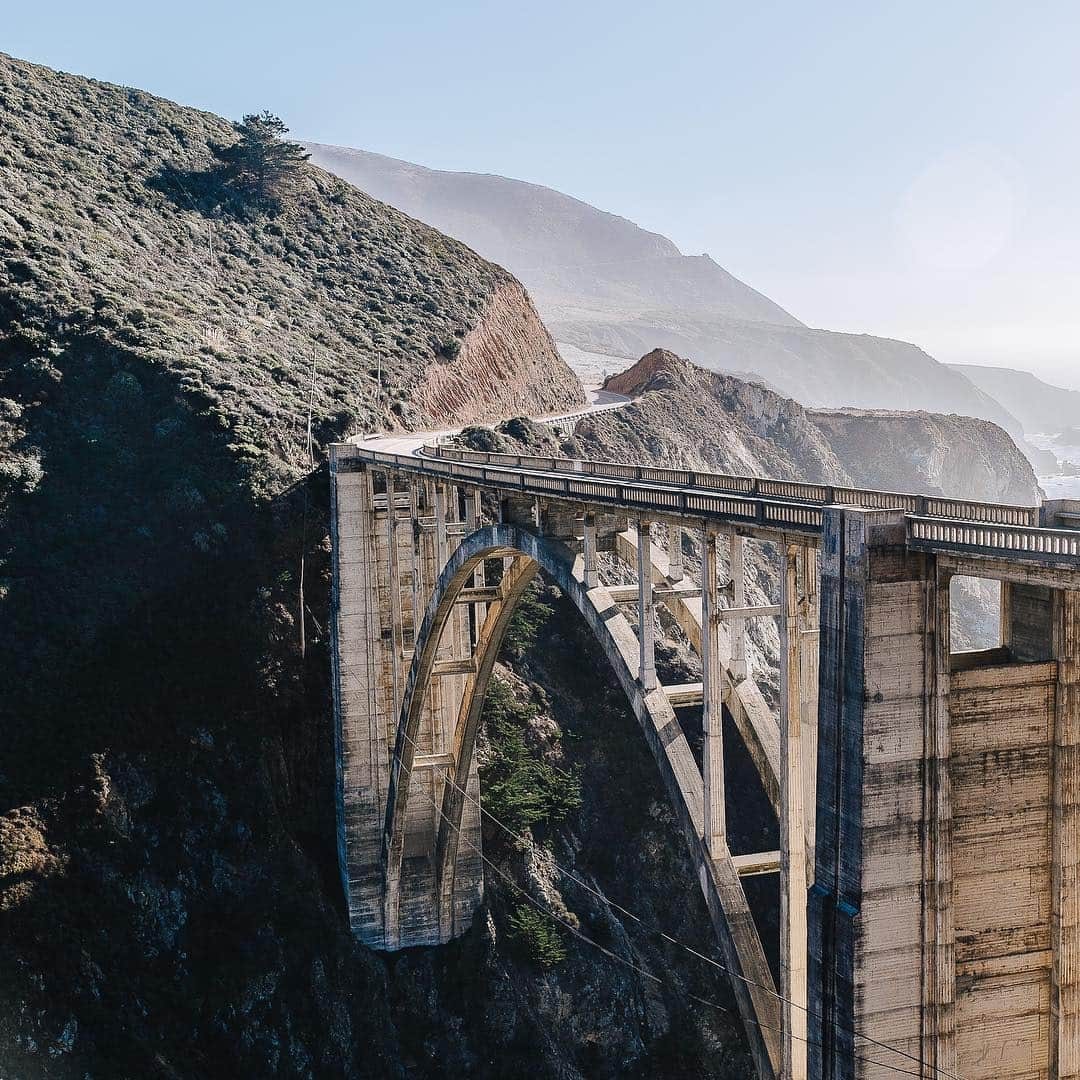 motherdenimさんのインスタグラム写真 - (motherdenimInstagram)「“There’s A Piece Of California That’s A Little Corner Of Paradise...” 📍Big Sur, California | Head To Our Stories To See More From Our Trip Via @ellefr @juliadionelle 📸 by @lucylaucht」3月15日 3時13分 - motherdenim