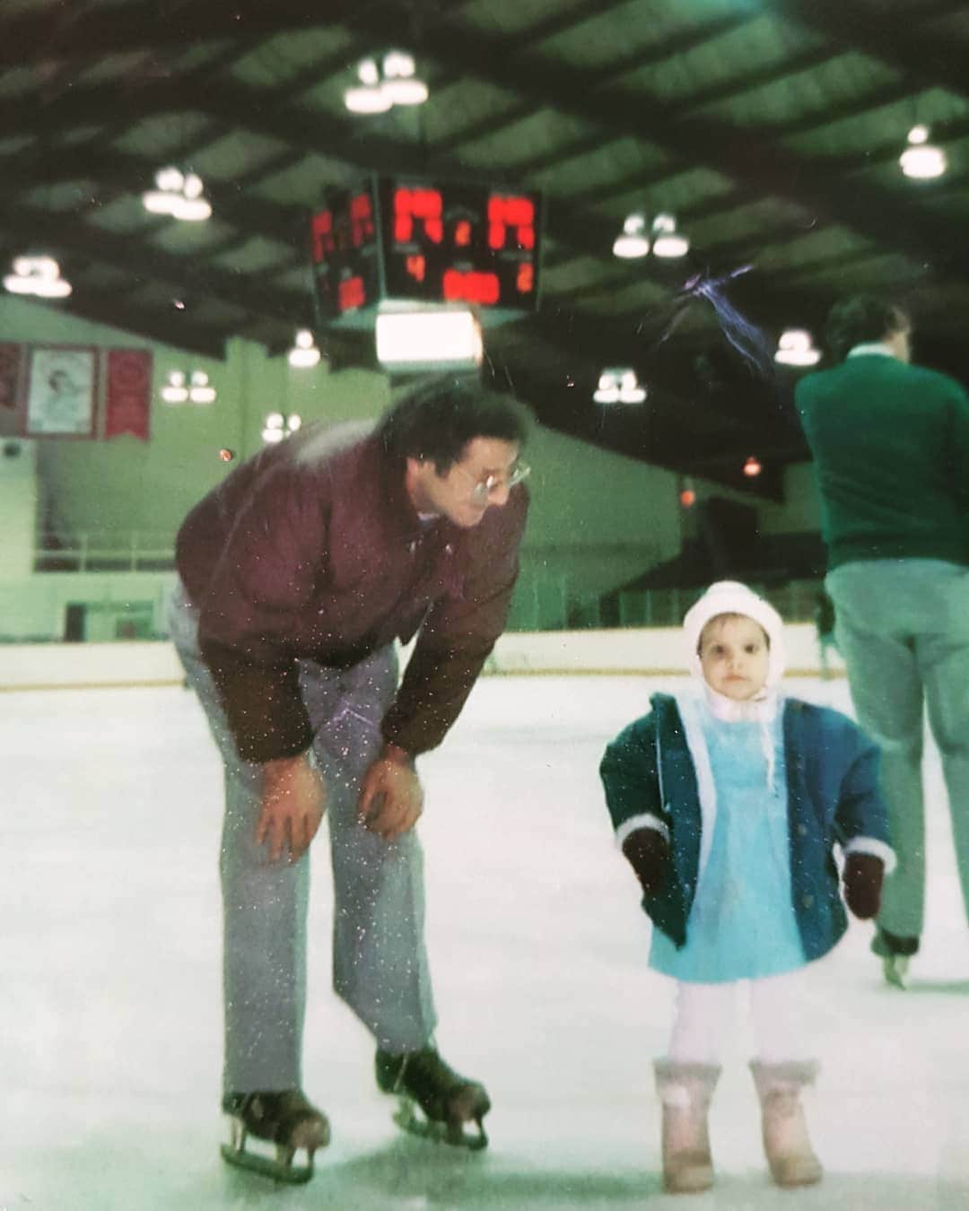 メーガン・デュアメルさんのインスタグラム写真 - (メーガン・デュアメルInstagram)「Throwback to my early days on the ice, even without skates! I guess I was to young for skates at that time.  #throwbackthursday #throwback80s #childhood #childhoodmemories #skating #startedskatingwithboots」3月15日 3時15分 - meaganduhamel