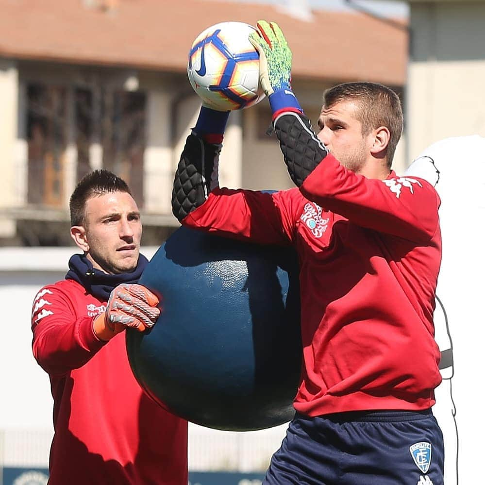 エンポリFCさんのインスタグラム写真 - (エンポリFCInstagram)「Seduta mattutina per gli azzurri al Castellani, domani alle 11 di nuovo in campo, sabato l’ultimo allenamento prima di #EmpoliFrosinone 📸」3月15日 3時22分 - empoli_fc_official