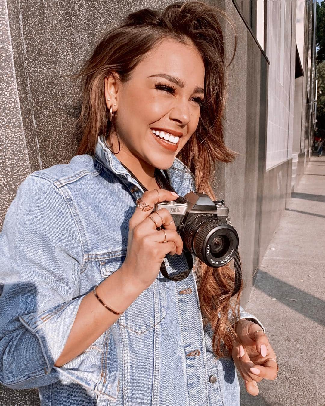 Danna Paolaさんのインスタグラム写真 - (Danna PaolaInstagram)「Because every picture tells a story... Me gusta tomar fotos. 📷」3月15日 3時25分 - dannapaola