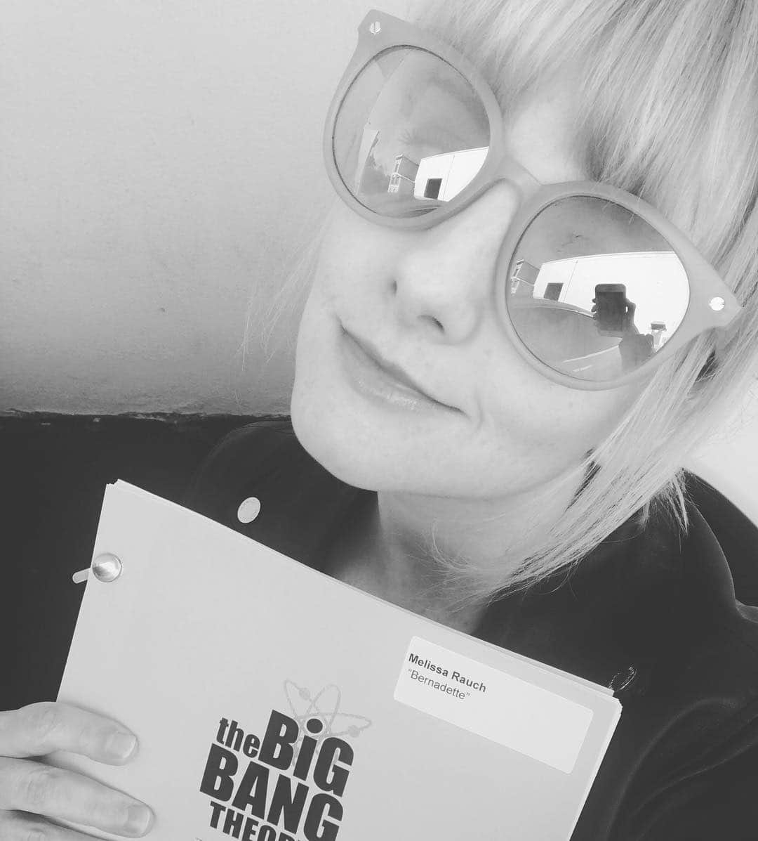 メリッサ・ラウシュのインスタグラム：「Took this yesterday before the @bigbangtheory_cbs table read and didn’t get to post because of instagram being down. Thought I would post now cause I’m afraid it didn’t happen otherwise...😉」