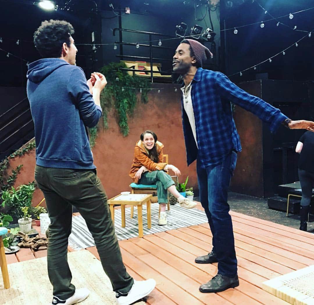 アダム・シャピロのインスタグラム：「Nothing like a #CanyonPlay cast warmup. It’s the weirdest 10 minutes you’ll ever experience. Back on stage TONIGHT. Warm Up 7:30ish. Show begins at 8. TICKETS STILL AVAIL at iamatheatre.com 📷 by @blackski21」