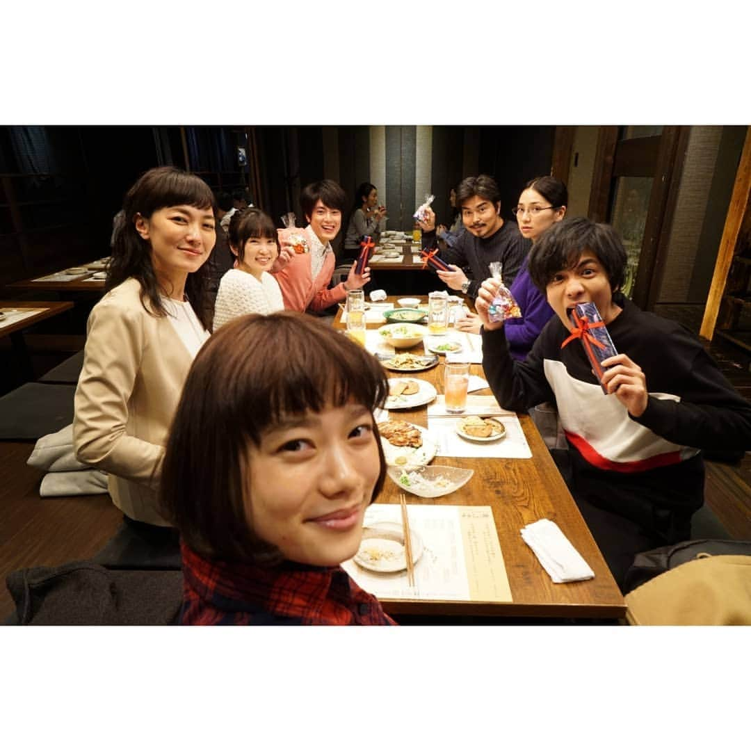 テレビ朝日「ハケン占い師アタル」さんのインスタグラム写真 - (テレビ朝日「ハケン占い師アタル」Instagram)「初めての◯◯シリーズ ラスト！  初めて1つに意見がまとまった 初めてのOB会 初めてのバレンタイン 初めてみんなが素敵な顔してる 初めて勝ったコンペ  最終回まであと2時間！ ハンカチの準備をお忘れなく！  #ハケン占い師アタル #最終回 #今夜9時 #あなたにも絶対いいところがある #杉咲花 #小澤征悦 #志田未来 #間宮祥太朗 #志尊淳 #野波麻帆 #板谷由夏 #若村麻由美 #及川光博 #JUJU #ミライ #」3月14日 18時59分 - ataru_ex