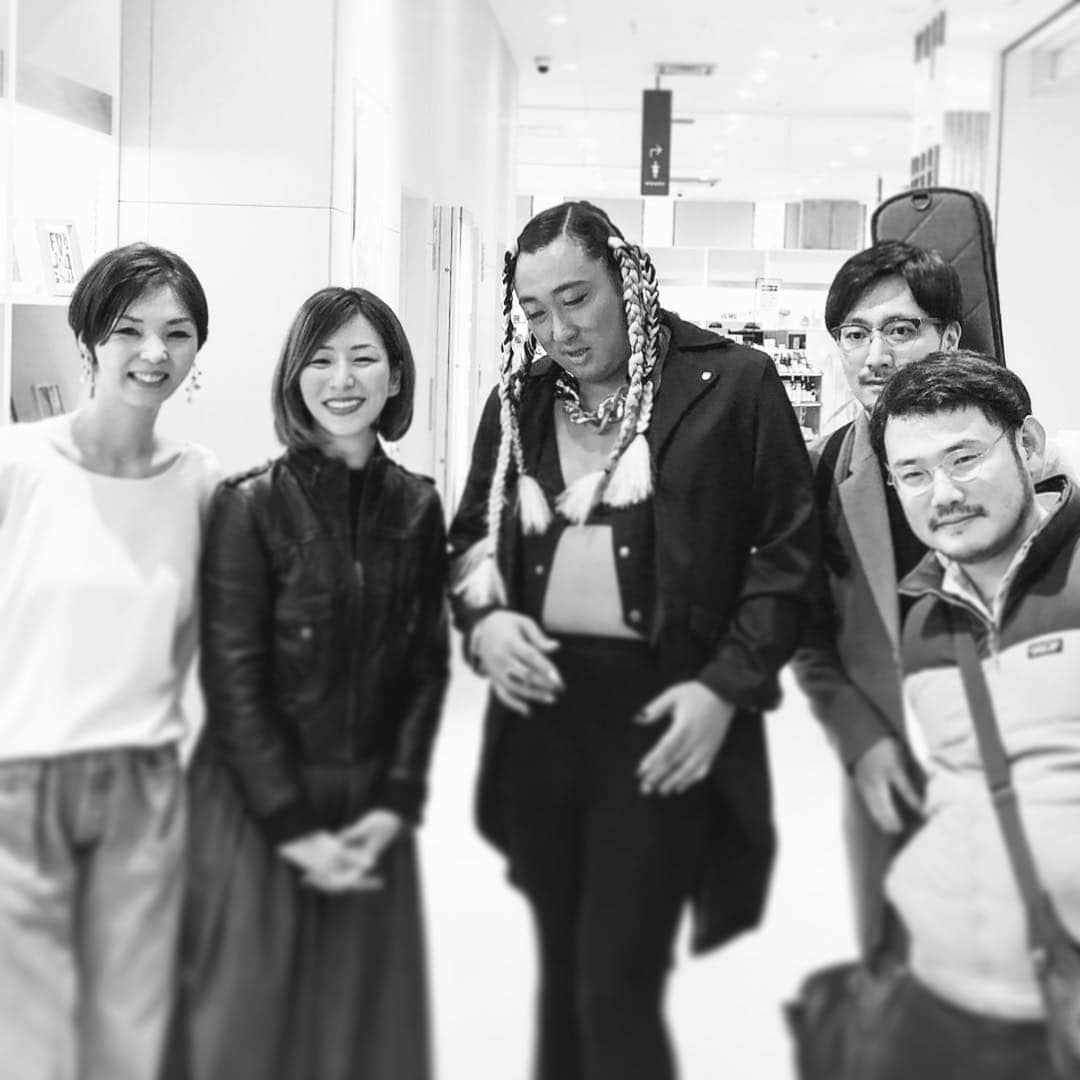 dorlisのインスタグラム：「コーラスやらせて頂いた umbrellaのトーク＆ライブ！楽しかった！！ #dorlis #umbrella #アンブレラ #クリエイターズファイル #コーラス #銀座ロフト #佐賀」