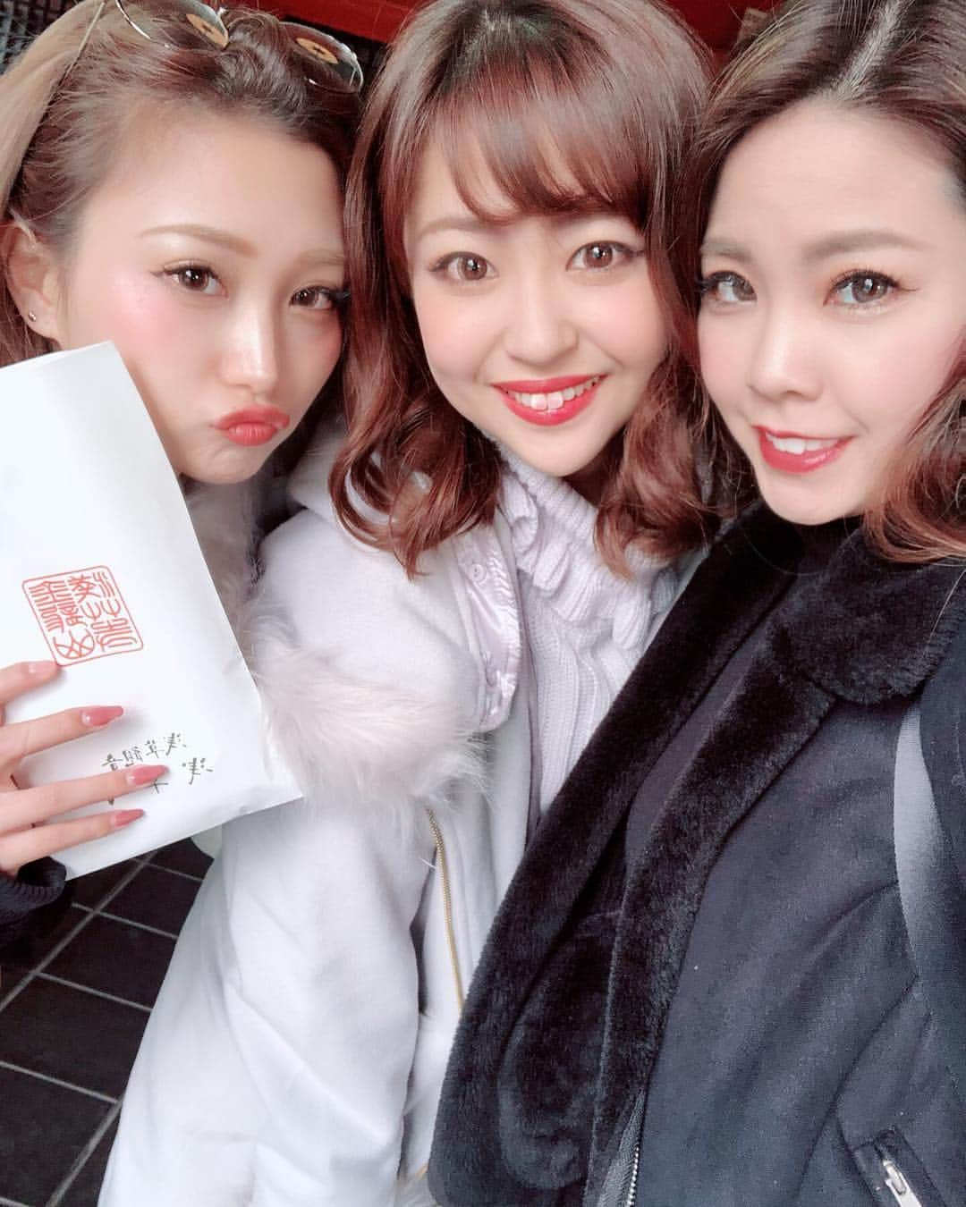 Airiさんのインスタグラム写真 - (AiriInstagram)「. 出演の濃いメイクとは違ってナチュラル３人🥺 この前の東京楽しかった☺️ スケジュールキツすぎてどうしようと 思ったけど、2日目いい感じに観光できて ハッピー🙌💓 私が絶叫系の乗り物苦手で、叫びまくる横で ゆきなが大爆笑してたなぁ🙄笑 またどこか行く計画しよー🤔❤️ . . #Tryhard#dance#followme#Instagood#Instalike#party#トライハードダンサーズ#ダンス#japan#osaka#fashion#love#smile#make#大阪#関西#AAA#osaka2nite#いいね#l4l#東京#観光#雷門」3月14日 18時53分 - airi_f0924