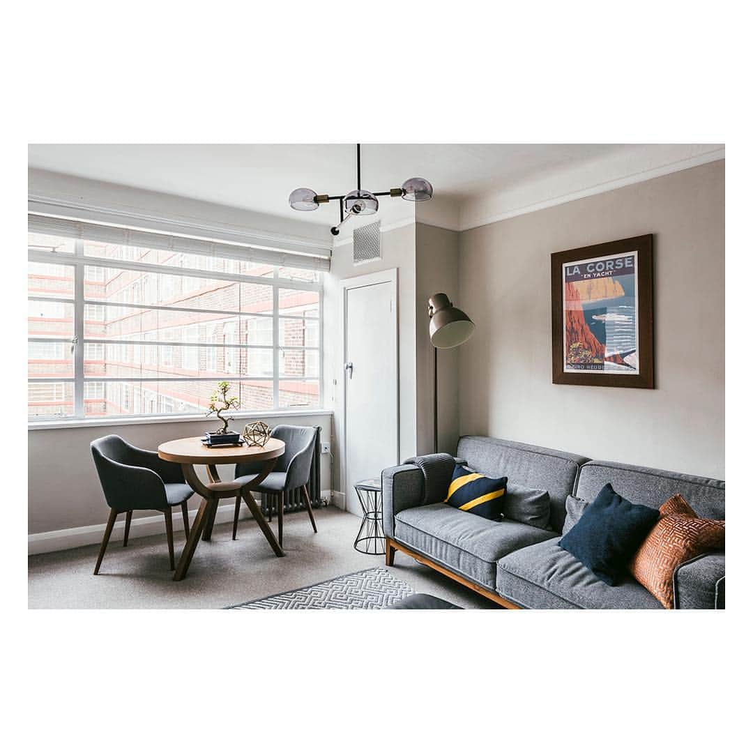 The Modern Houseさんのインスタグラム写真 - (The Modern HouseInstagram)「Keep it Real: an Art Deco apartment in Balham which has retained many of its original 1930s features. Link in our bio to view the sale particulars for Du Cane Court.  #apartmentdecor #artdeco #1930sarchitecture」3月14日 18時56分 - themodernhouse