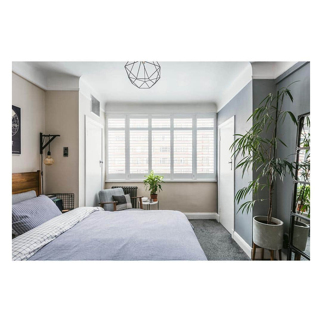 The Modern Houseさんのインスタグラム写真 - (The Modern HouseInstagram)「Keep it Real: an Art Deco apartment in Balham which has retained many of its original 1930s features. Link in our bio to view the sale particulars for Du Cane Court.  #apartmentdecor #artdeco #1930sarchitecture」3月14日 18時56分 - themodernhouse